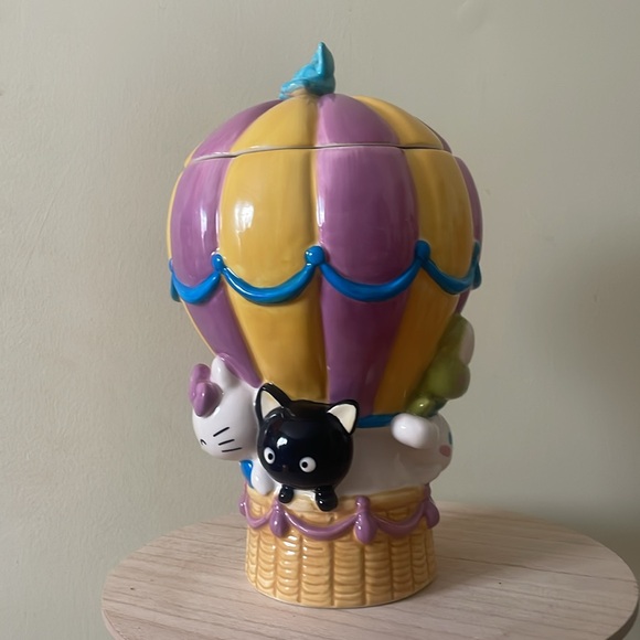Hello Kitty and friends hot air balloon ceramic canister - Picture 2 of 5